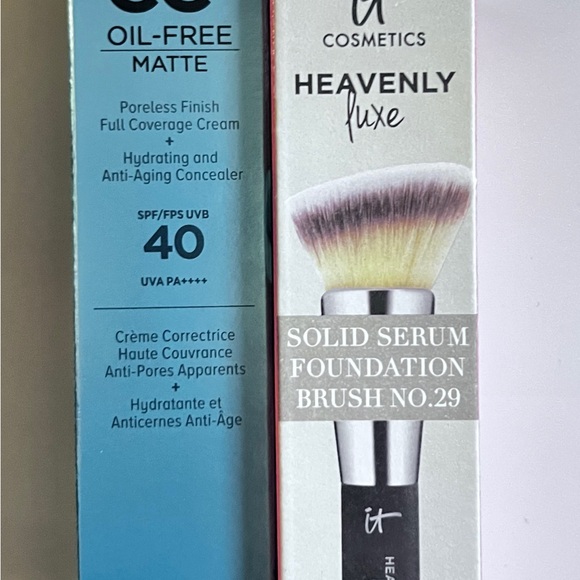 IT Cosmetics CC+ Oil-Free Matte Foundation with Brush - Fair - Picture 3 of 9